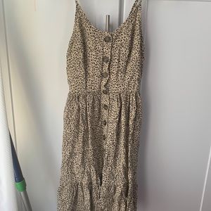 Has pockets, and buttons